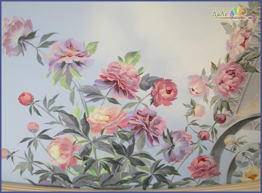 Роспись потолка. Фрагмент росписи цветы- пионы