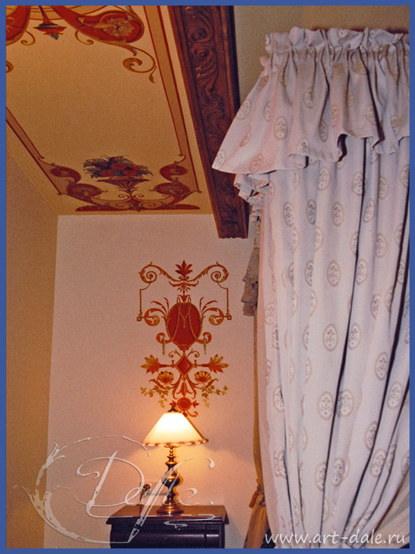 Роспись стен и потолка в одном из номеров